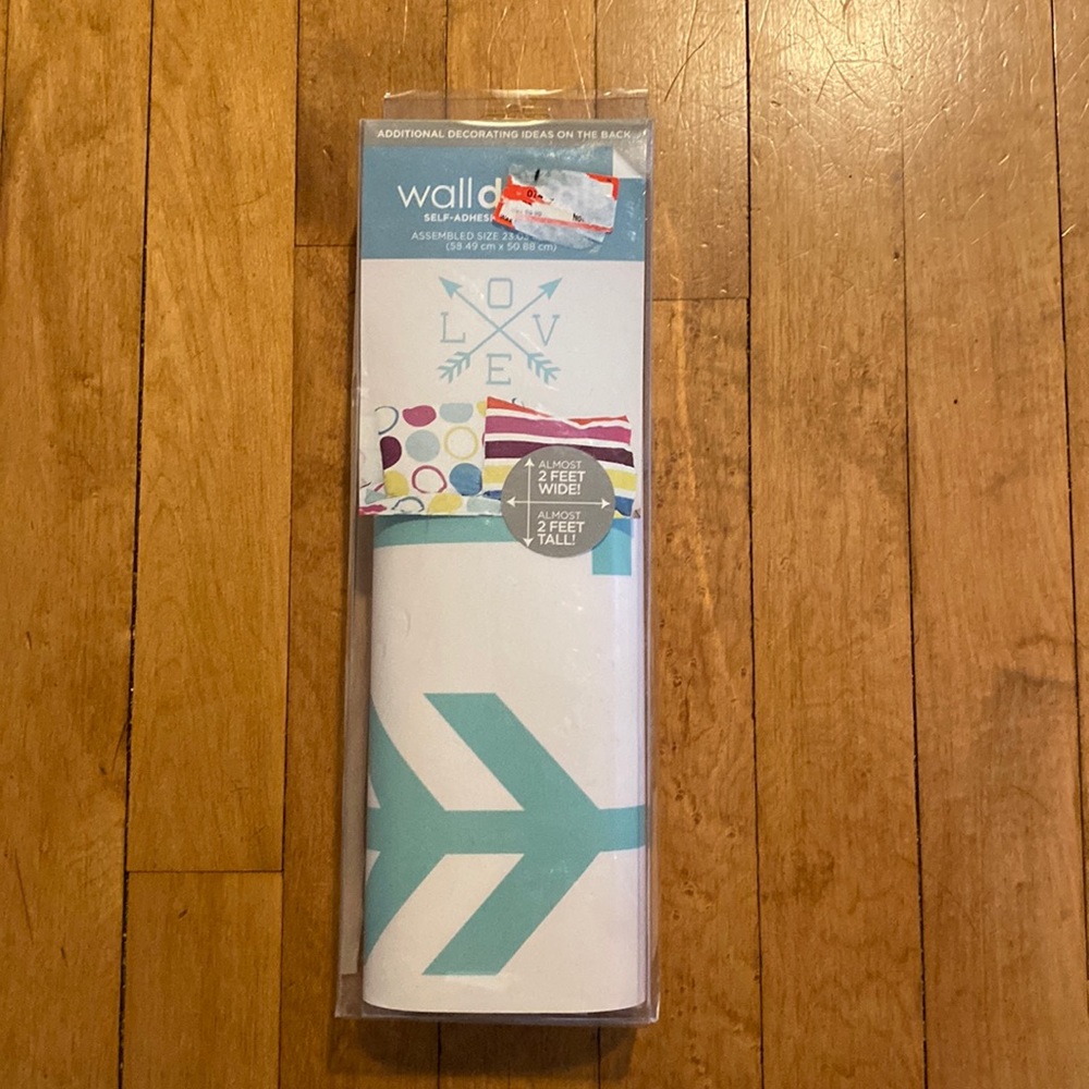 NIB Walldecor Self-adhesive sticker Love